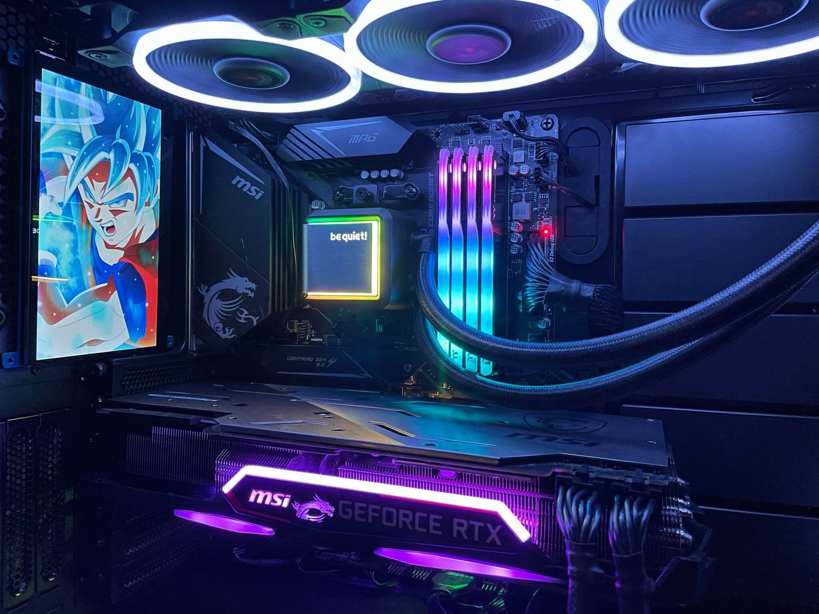 Technicien Revo PC en discussion avec un client